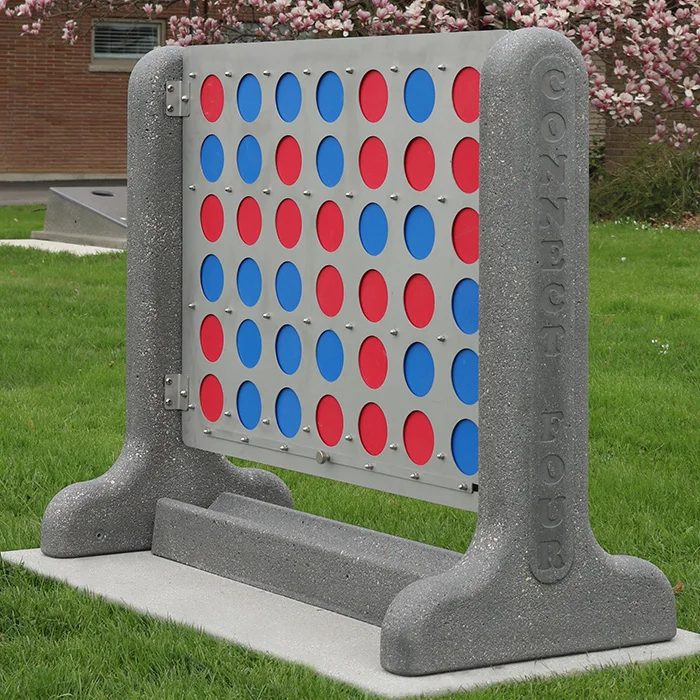 KPPT04web Outdoor game board on grass.