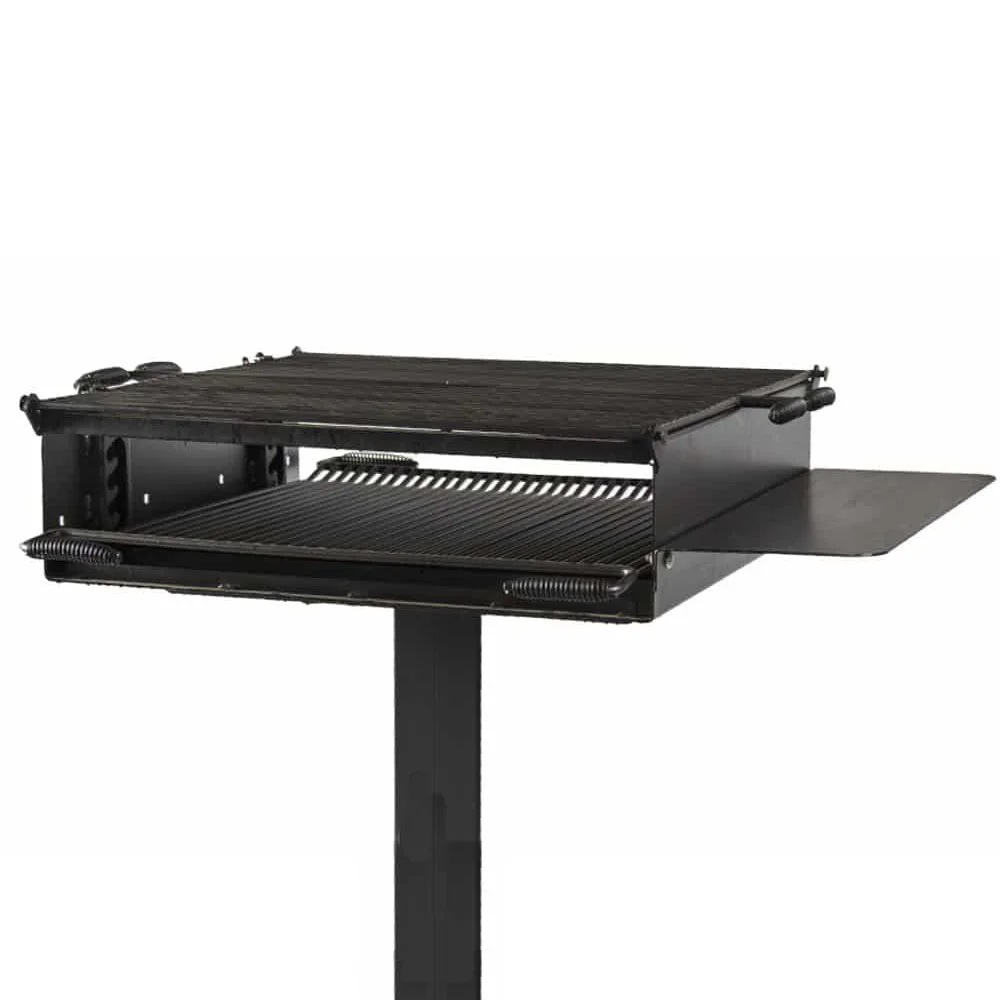 SPD450sidetopweb Outdoor grill on a stand.