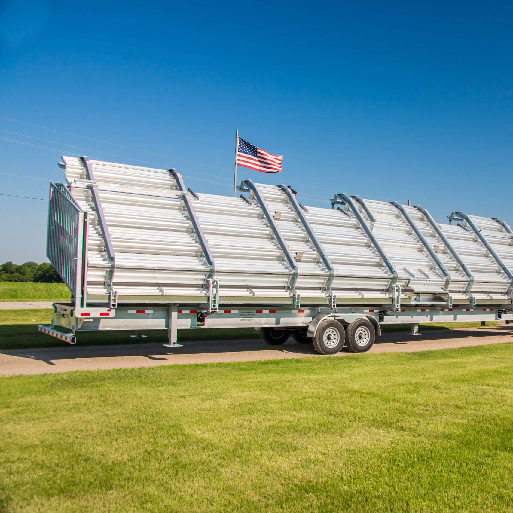 SPBL4510vid017-scaled-1 Trailer with American flag on a grassy field.